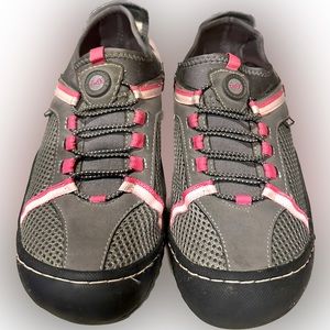 Jeep J-41 Charcoal Tahoe Sneakers with pink accents. Sz:8.5 Super Cute!